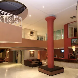 فندق Golden Tulip Tghat